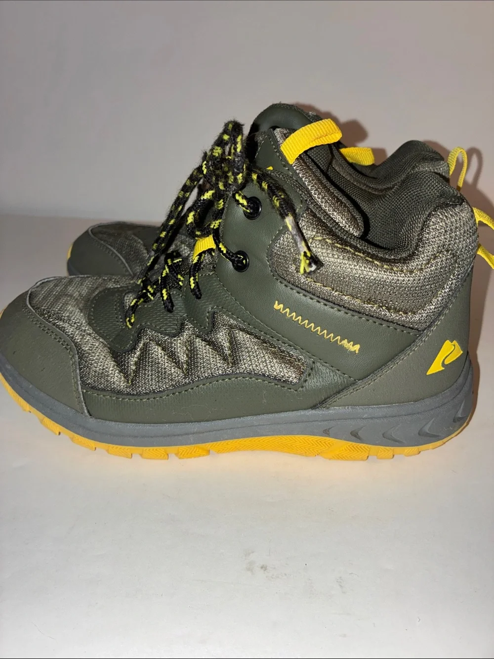 Ozark Trail, Boy’s Size 3, Hiking Boots, Grey
